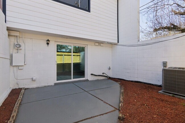 Building Photo - 9114 Kempwood Dr
