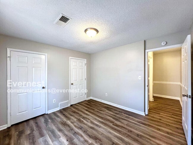 Building Photo - 285 Gaslight Cove