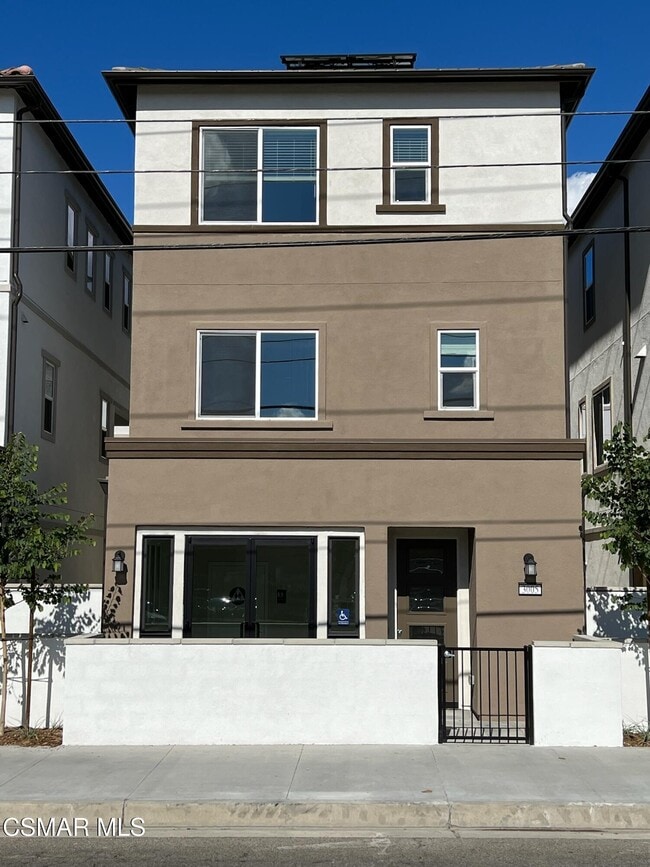 Building Photo - 3005 Cochran St