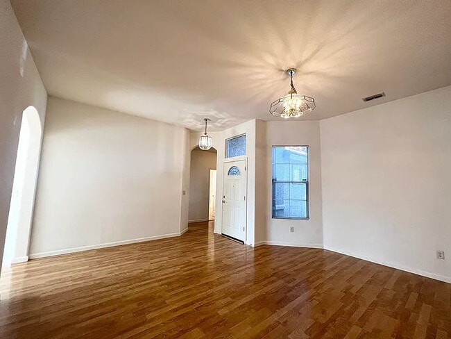 Building Photo - Beautiful One-Level Ranch-Style Home in Ro...