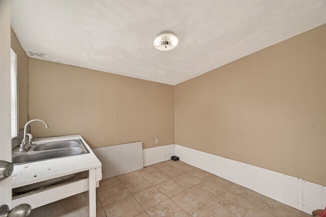 Building Photo - 9022 Clearwood Landing Blvd