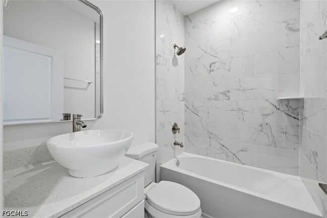 Building Photo - 10087 Amicola St