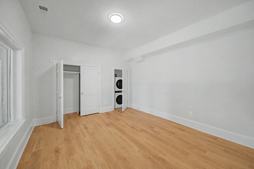 Building Photo - 10205 Sorrel Ave
