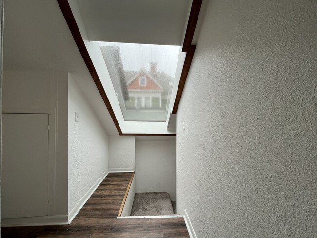 Building Photo - Large NW Portland Home Near Shops & Restaurants with Finished Basement & Bay Windows