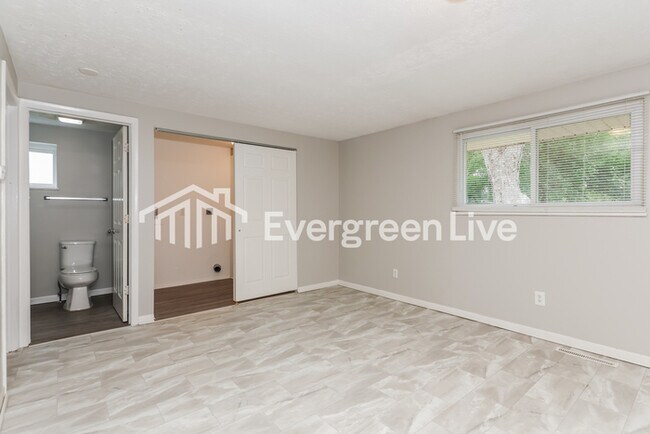 Building Photo - 5013 Tewksebury Dr