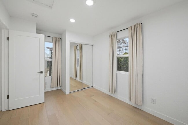 Building Photo - 1397 Vine St