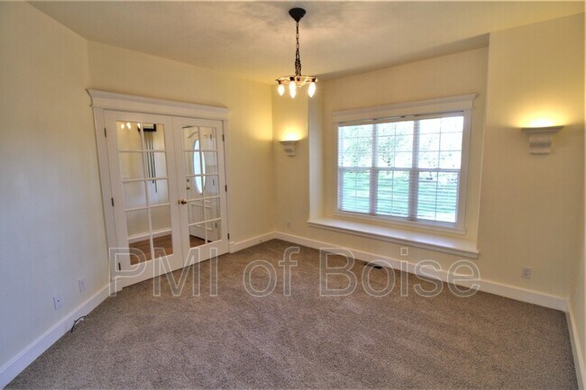 Building Photo - 85 S Linder Rd