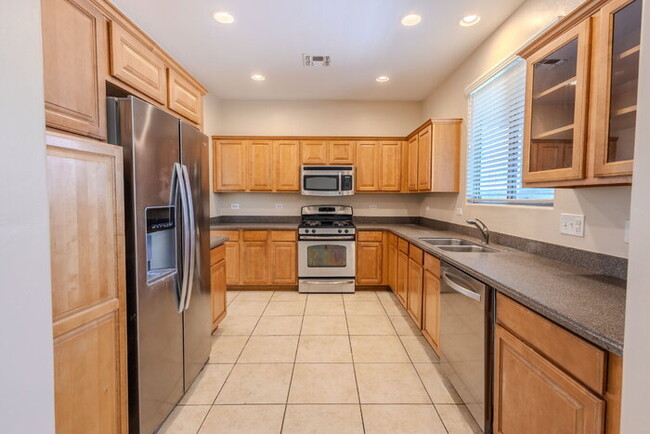 Building Photo - Beautiful Rancho Sahuarita Community