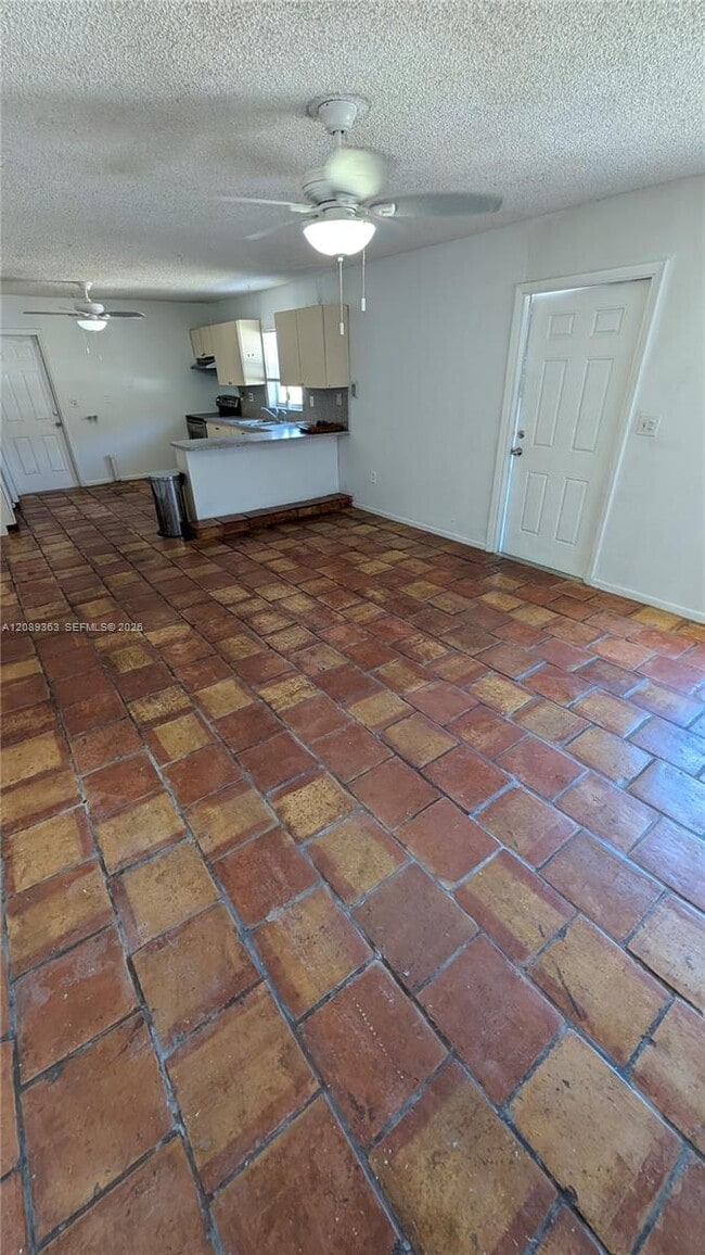 Building Photo - 10 Silver Springs Dr