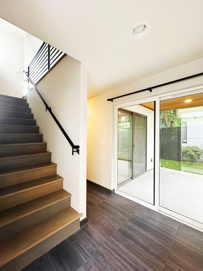 Building Photo - 3Bd/3Ba Seattle Townhouse