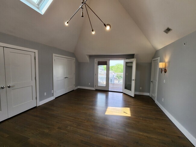 Building Photo - 84 Romsey St