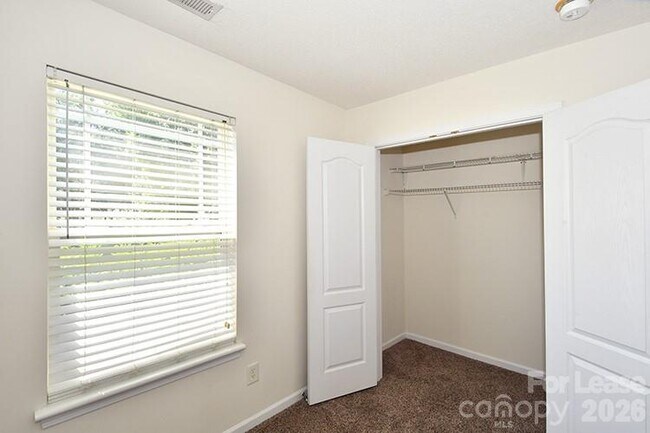 Building Photo - 118 Peterborough Dr