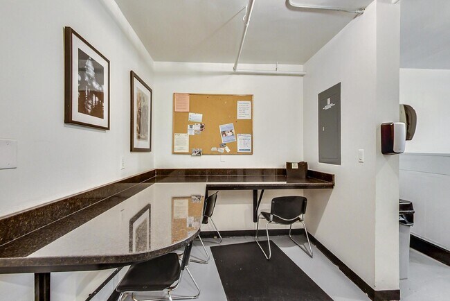 Building Photo - 1 Scott Cir NW