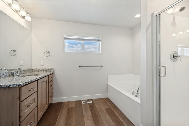 Building Photo - 65 E 970 N
