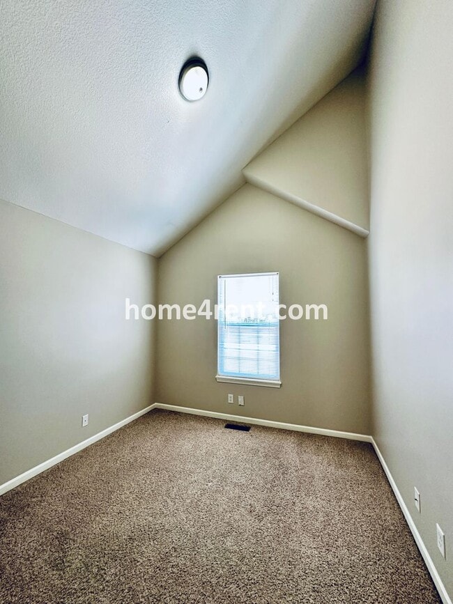 Building Photo - Spacious Four Bedroom Northland Home with a Finished Basement, 3 car garage and Fenced Yard!