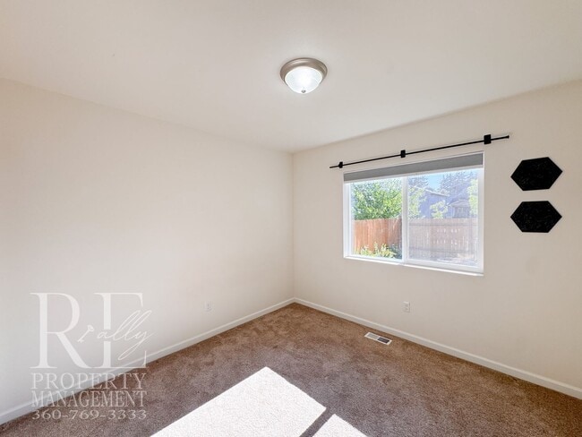 Building Photo - 4250 SE Horsehead Way
