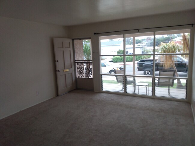 Building Photo - 4851 Iroquois Ave