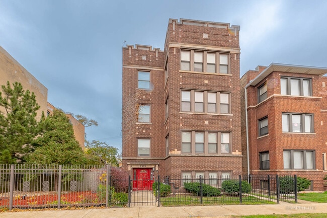 Primary Photo - 6819 S Ridgeland Ave