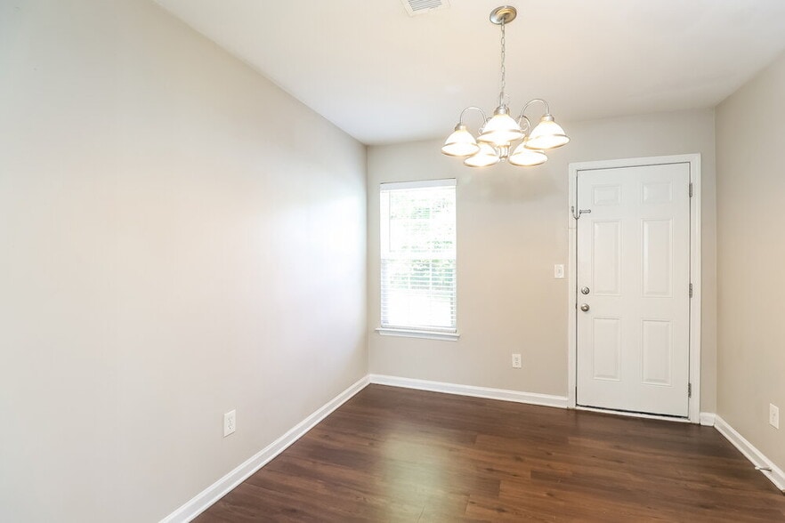 Building Photo - 7823 Montbrook Dr