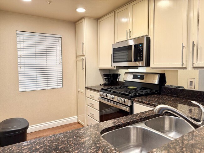 Building Photo - Live the Las Vegas Lifestyle in a Gated, A...