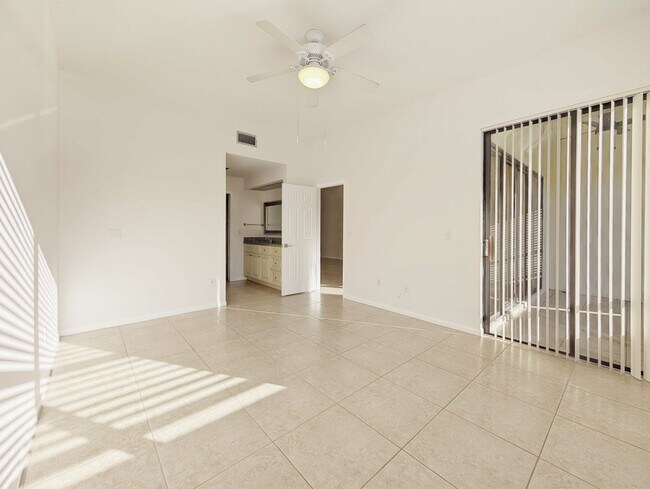 Building Photo - 7535 La Paz Blvd