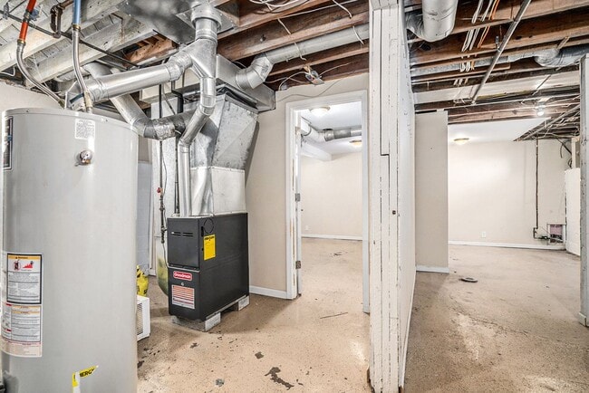 Building Photo - $1350 Eastwood 2-Bed/1-Bath Ranch, Basement, Large, Fenced yard - Ask about our no security depos...