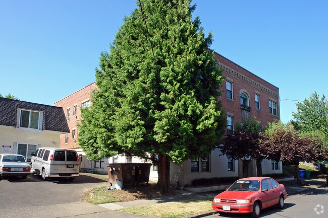 Building Photo - 2934 SE Alder St