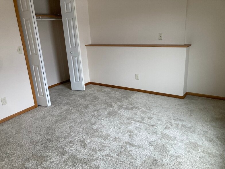 Building Photo - 4 Weaver Dr