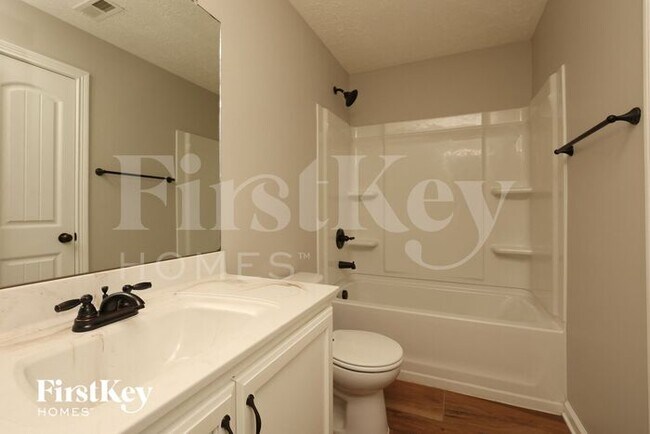 Building Photo - 1412 Freedom Dr