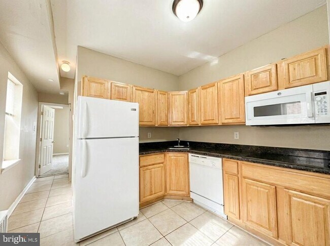 Building Photo - 1842 N Bouvier St