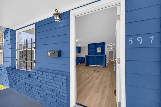 Building Photo - Charming 2BR Duplex in Atlanta