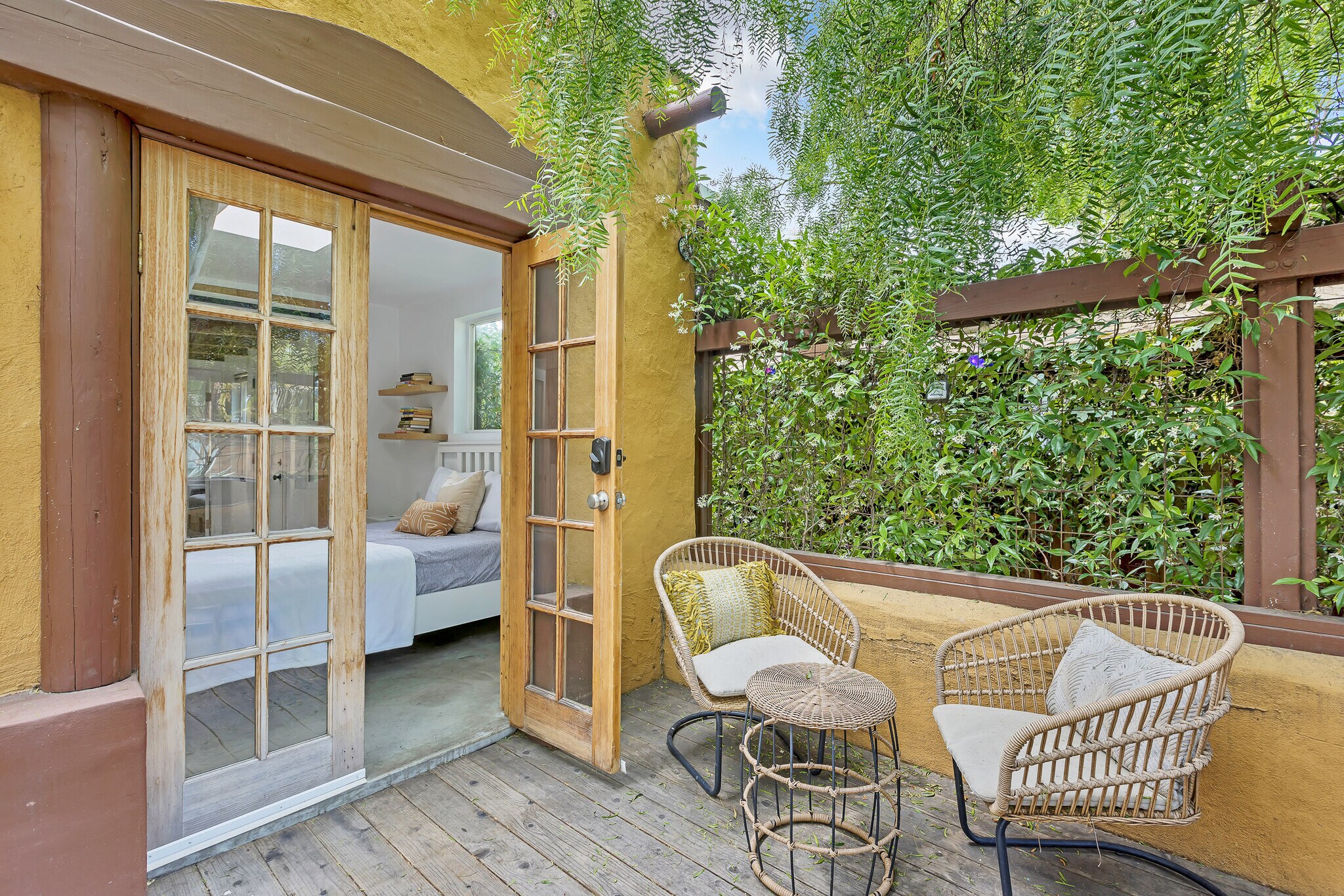 Front deck - 718 Vernon Ave