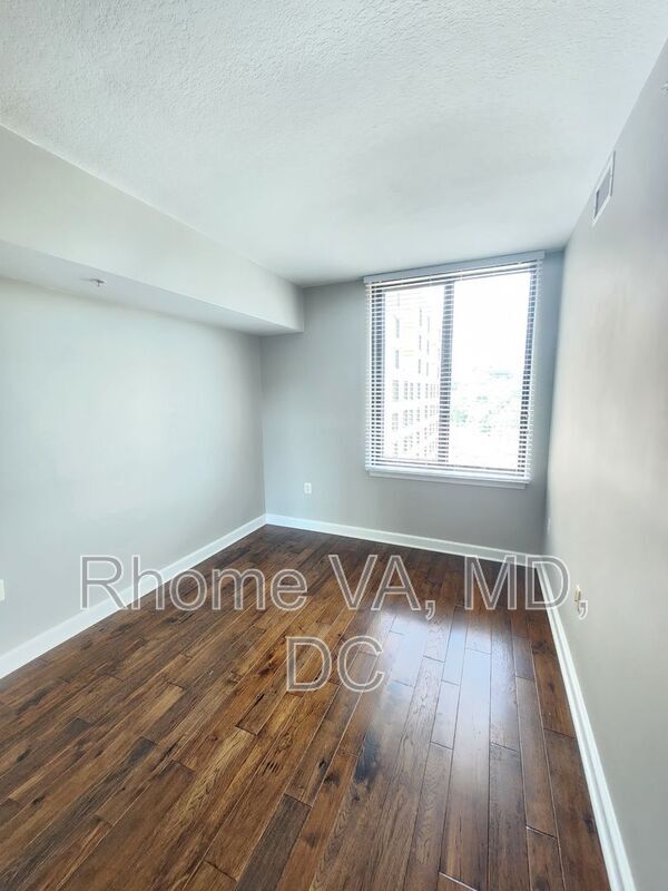 Building Photo - 2451 Midtown Ave