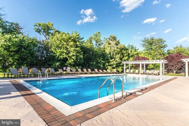 Building Photo - 244 Breeders Cup Dr