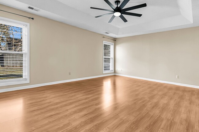 Building Photo - Completely Refreshed 3 Bedroom 2 Bathroom ...