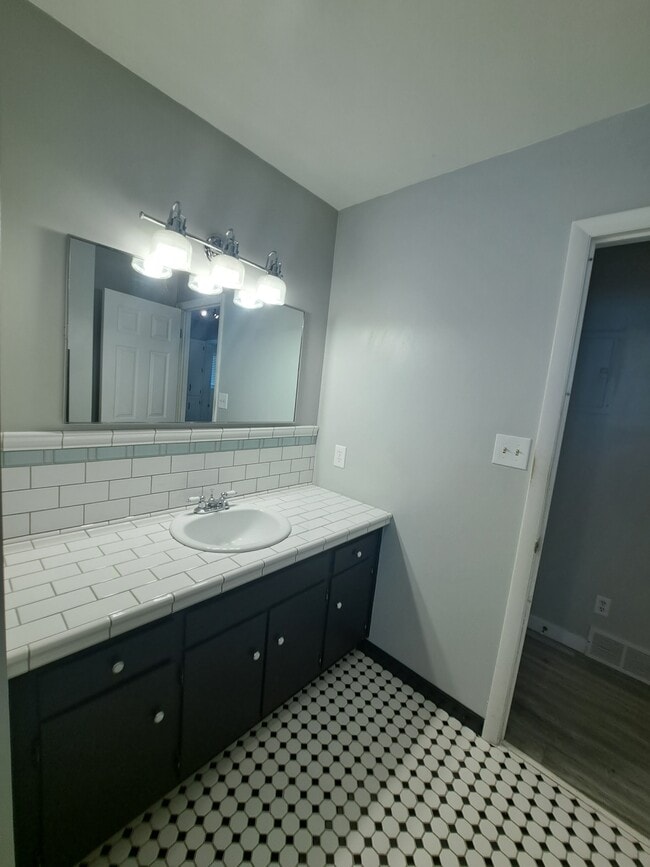 Building Photo - 775 S 2100 E