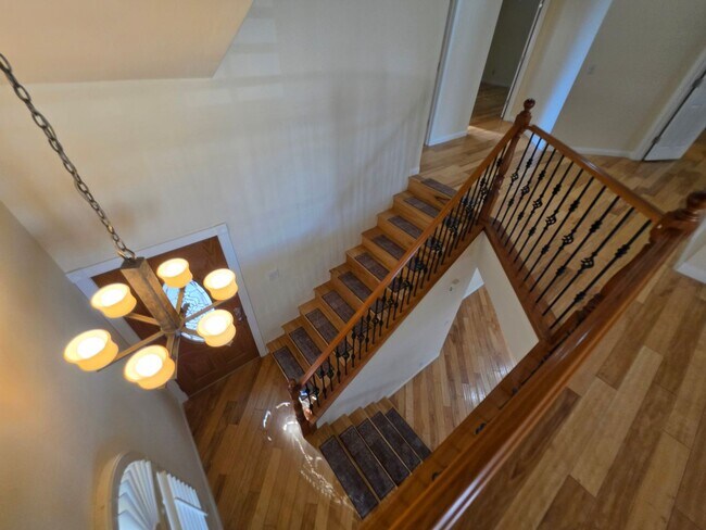 Building Photo - Spacious Home in the Heart of Green Valley