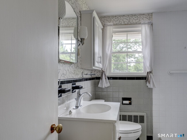 Building Photo - 36 Westview Terrace