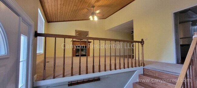 Building Photo - Recently Renovated!!Beautiful 4BR home.