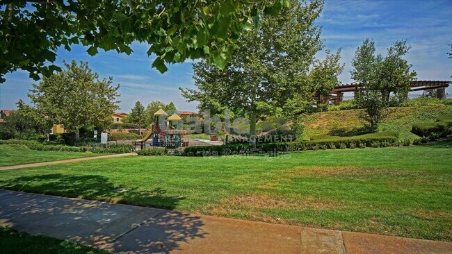 Building Photo - 26882 Greenleaf Ct