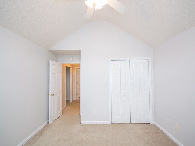 Building Photo - Beautiful full brick home!