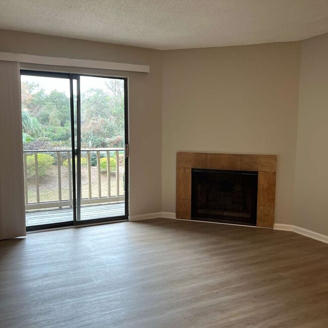 Building Photo - WELCOME TO COTTON HOPE HHI