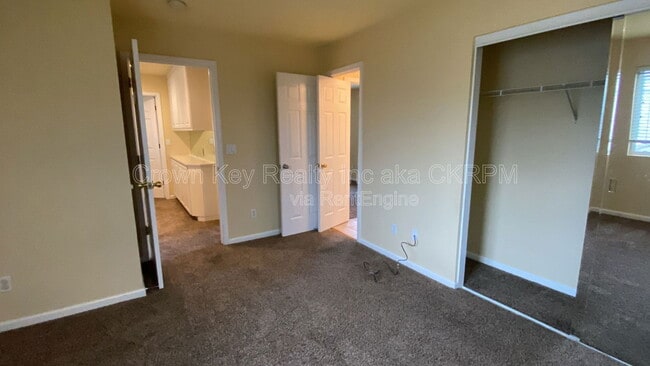 Building Photo - 1367 Gwerder St