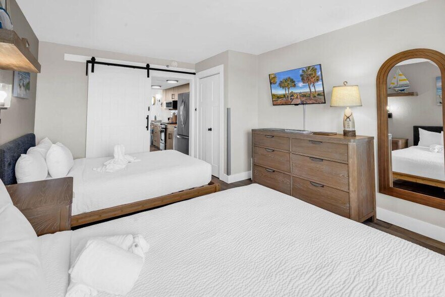 Building Photo - 2311 S Ocean Blvd