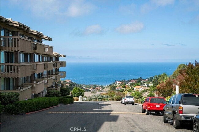 Building Photo - 6542 Ocean Crest Dr