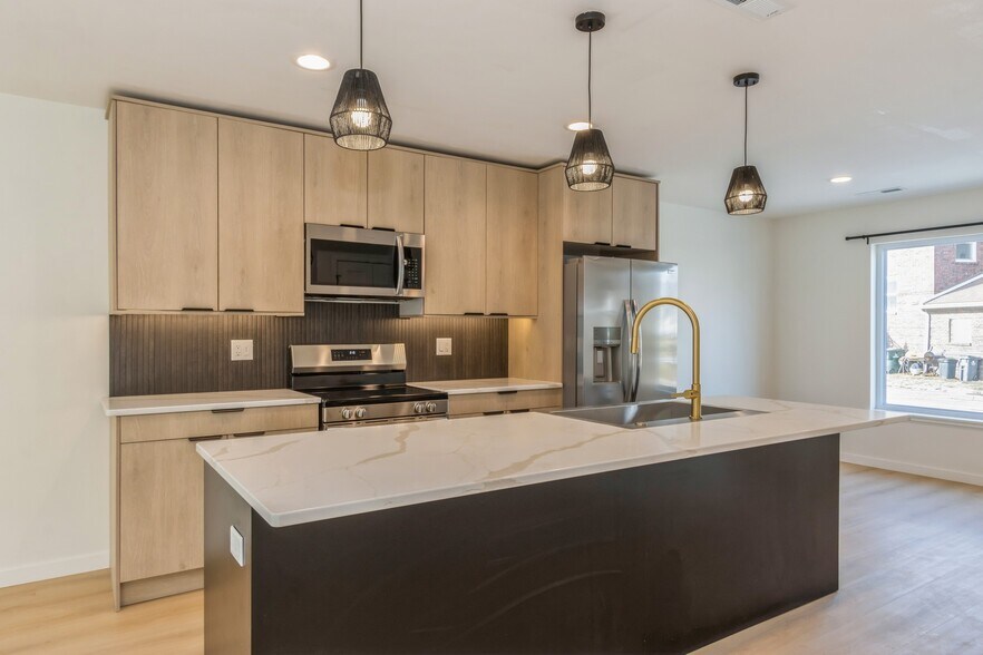 Building Photo - 421 C Ave NW