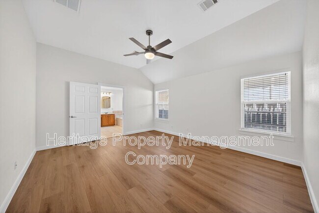 Building Photo - 1115 Willow Knoll