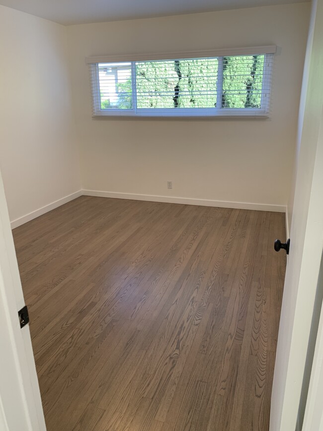 Bed room - 3466 Glendon Ave