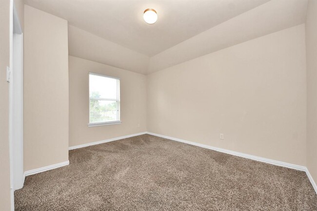 Building Photo - 122 Persimmon Dr