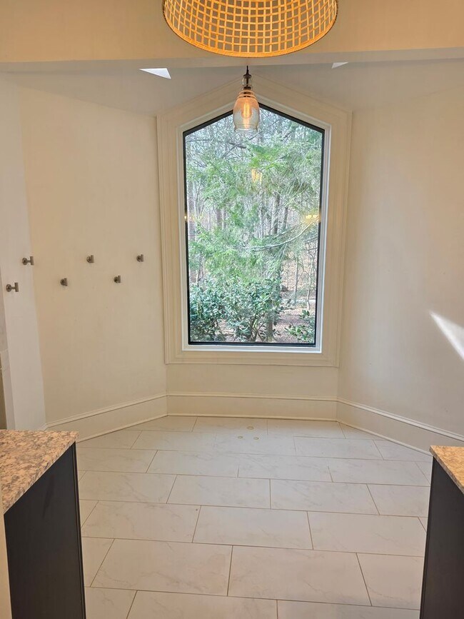 Building Photo - Private 4 bed 3 bath home located in Marietta on 4.5 acres